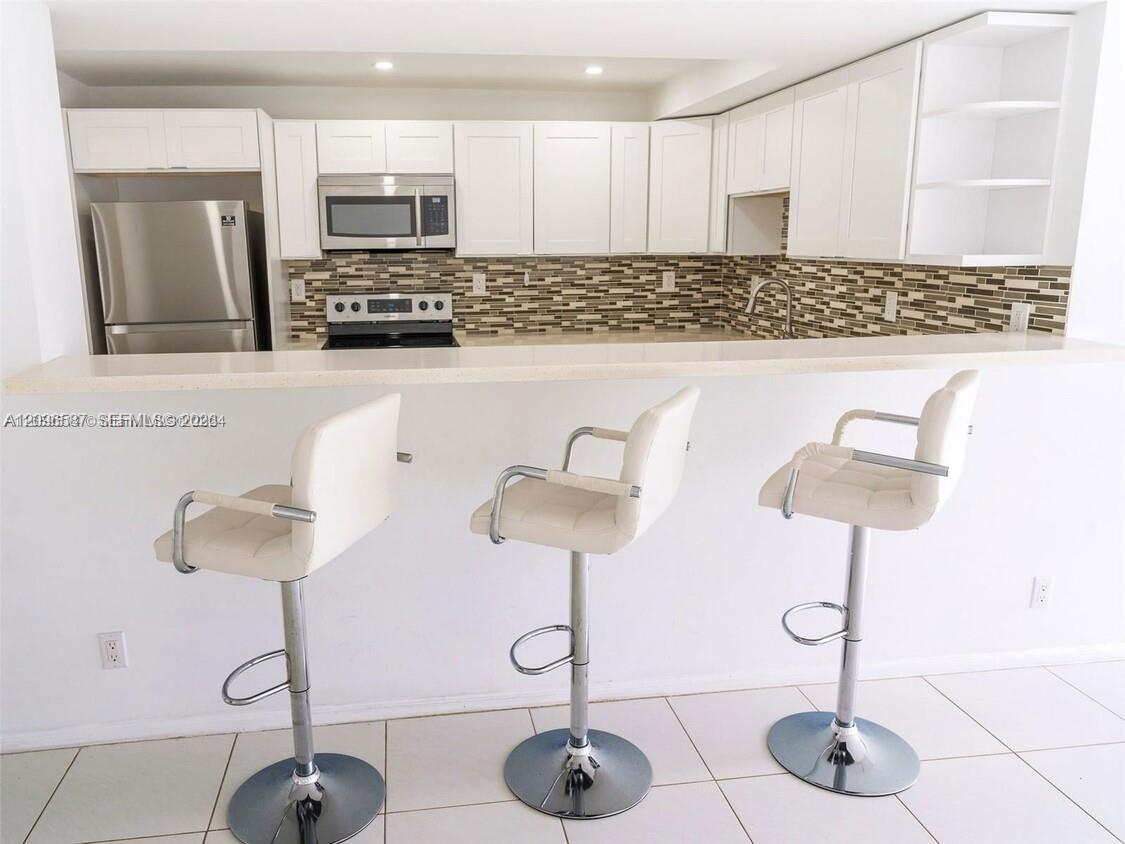 1000 Parkview Dr # 501, Hallandale Beach FL 33009 photo 5