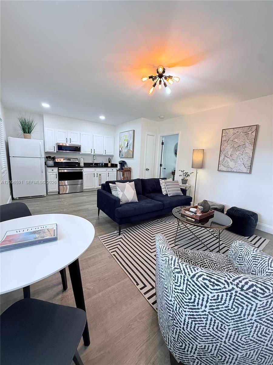 735 NE 15th St # 4, Fort Lauderdale FL 33304 photo 2