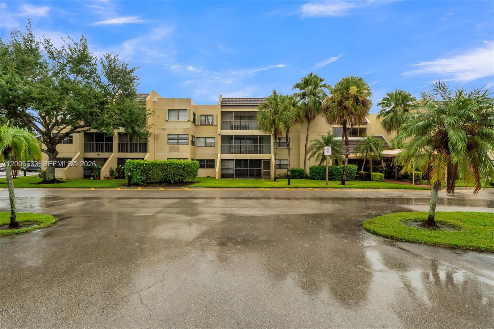 220 Lakeview Dr # 205, Weston FL 33326 photo 2
