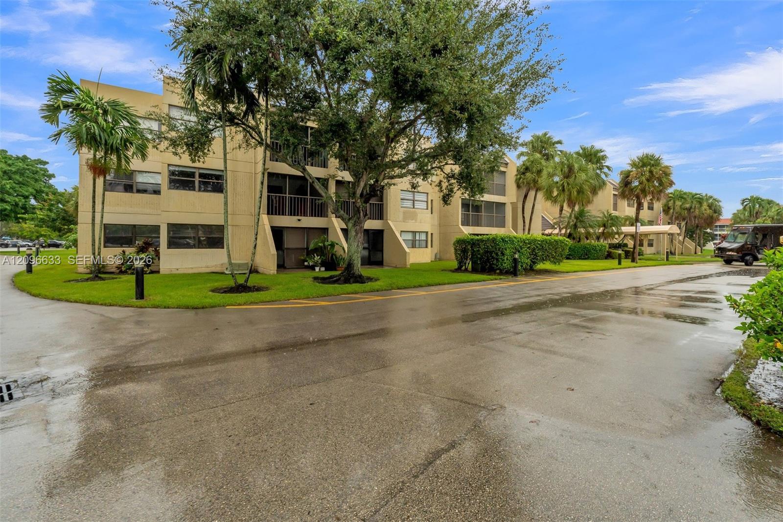 220 Lakeview Dr # 205, Weston FL 33326 photo 3