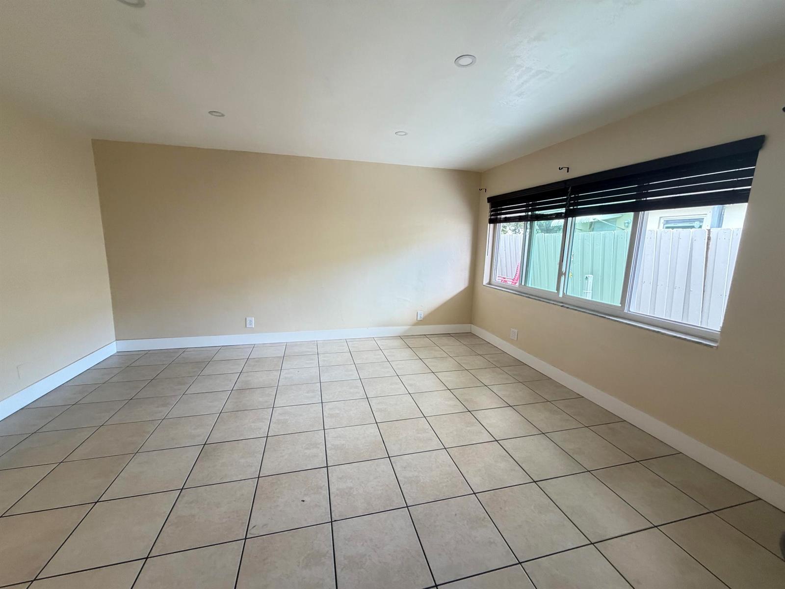 905 SE 15TH Street # 2, Fort Lauderdale FL 33316 photo 2