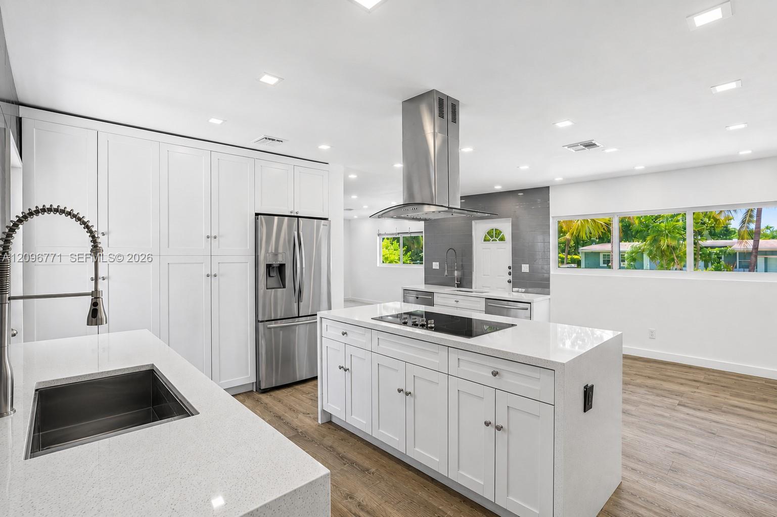 1081 NE 166th St, North Miami Beach FL 33162 photo 3