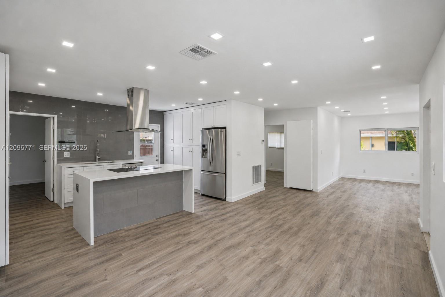 1081 NE 166th St, North Miami Beach FL 33162 photo 5