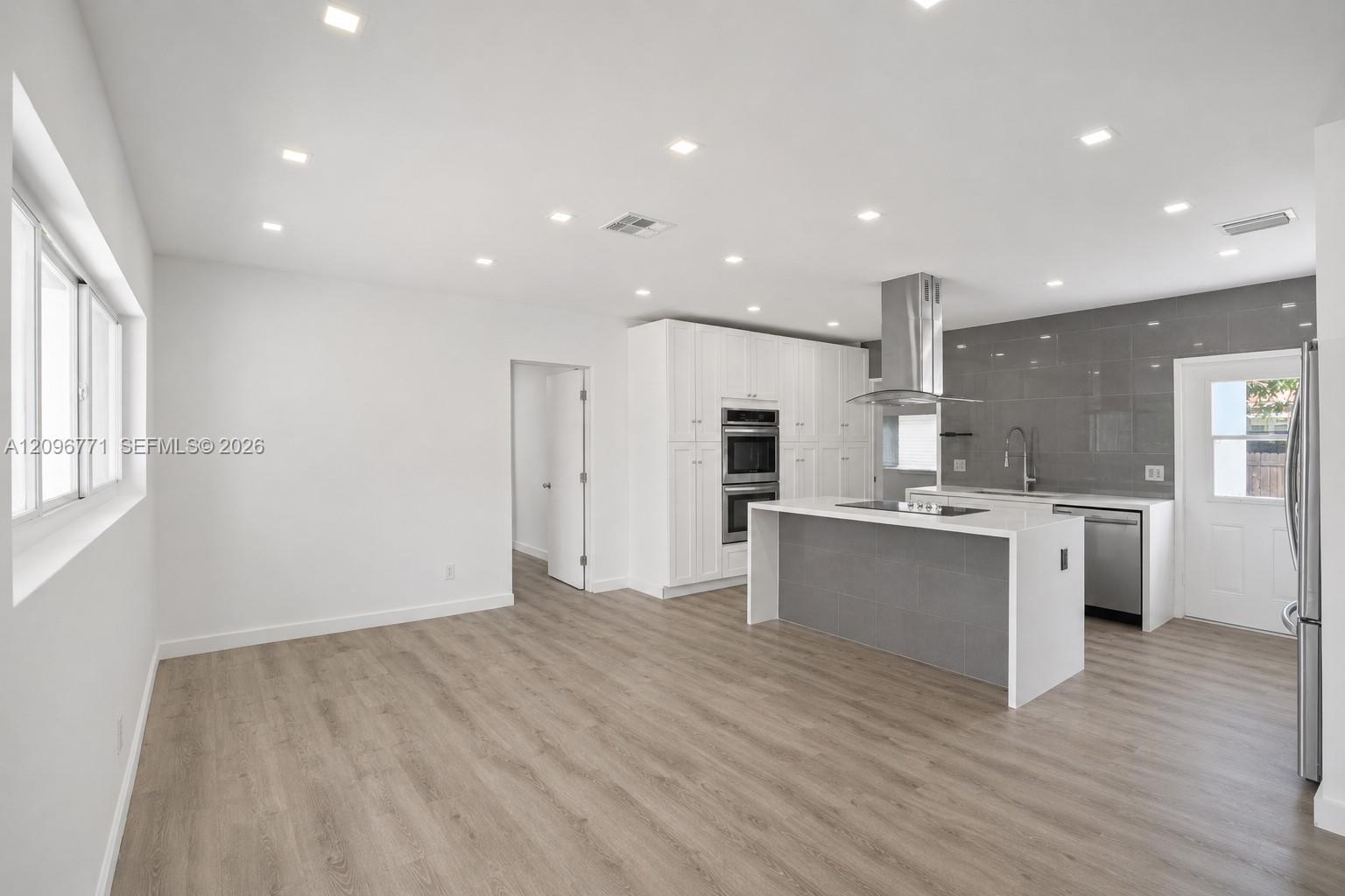 1081 NE 166th St, North Miami Beach FL 33162 photo 4
