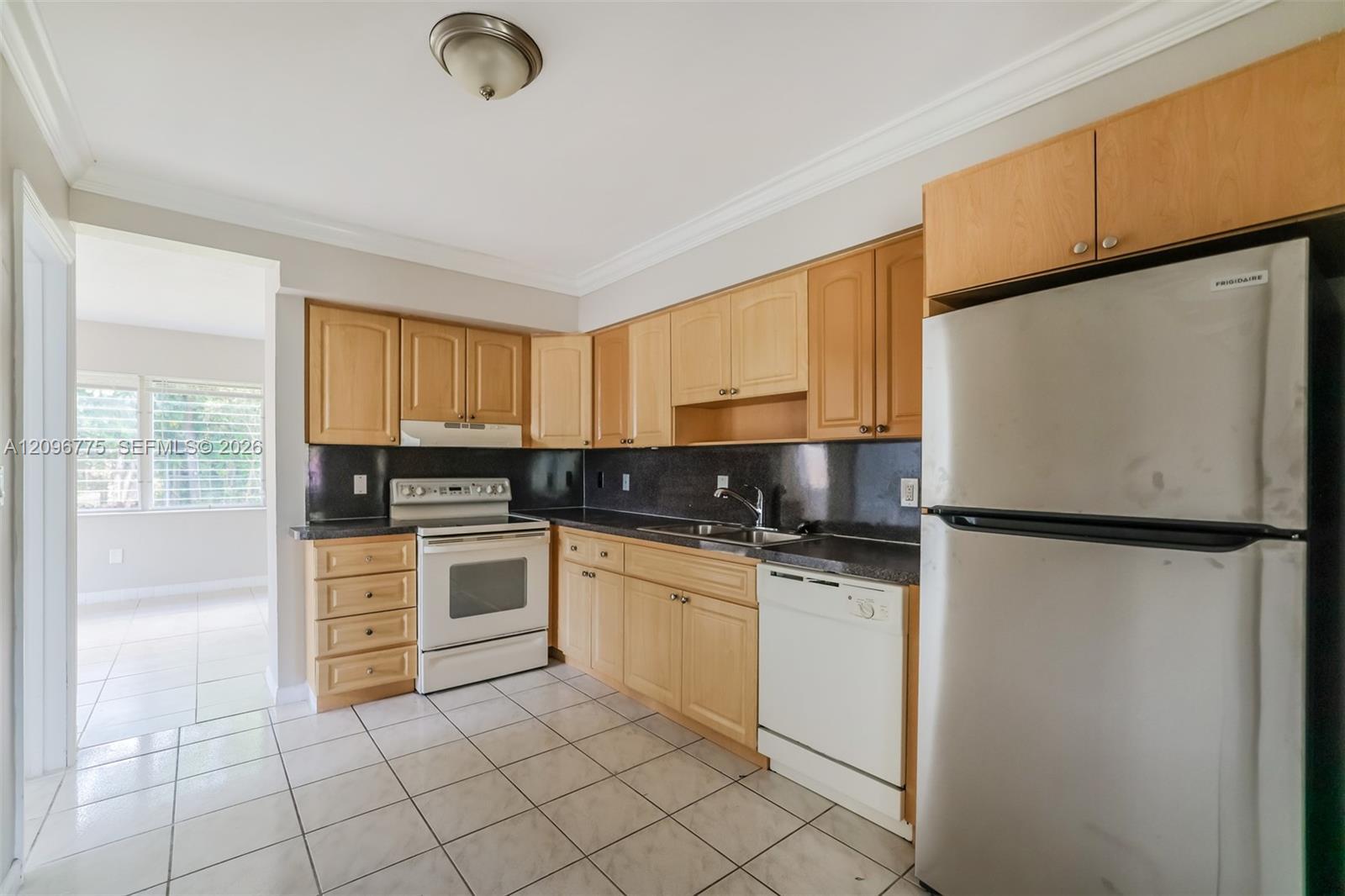 4810 NE 8th Ave, Oakland Park FL 33334 photo 5