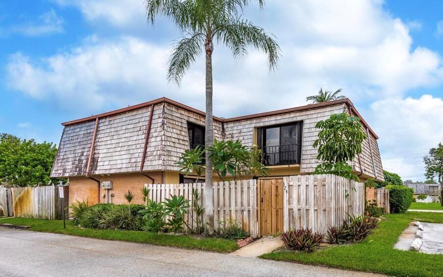 124 LAKE ARBOR Drive, Palm Springs FL 33461