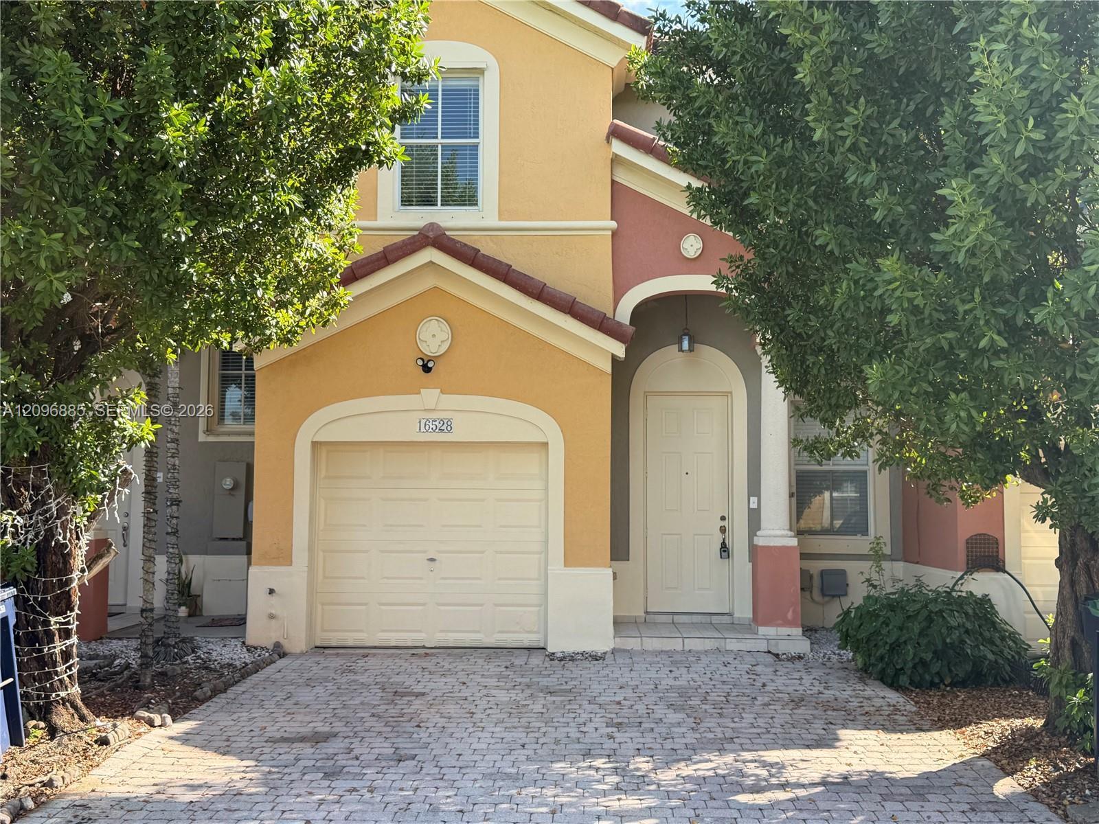 16528 SW 85th Ln, Miami FL 33193 photo 2