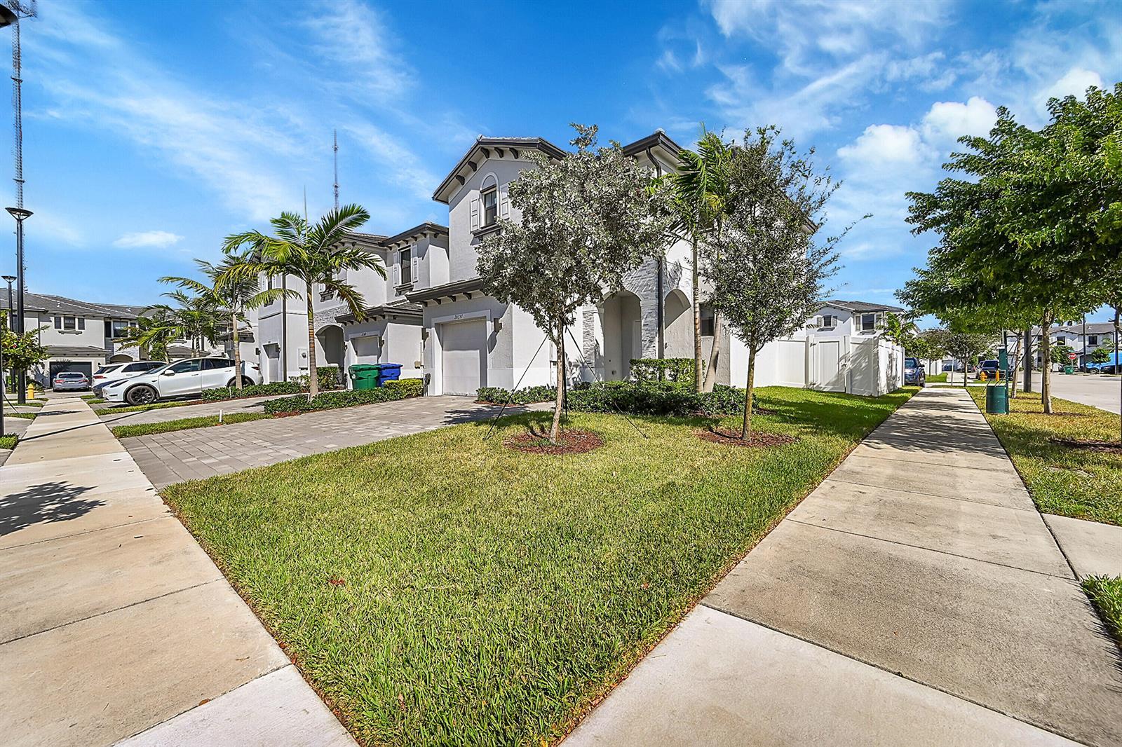 20357 NW 4TH Path, Miami Gardens FL 33169 photo 2