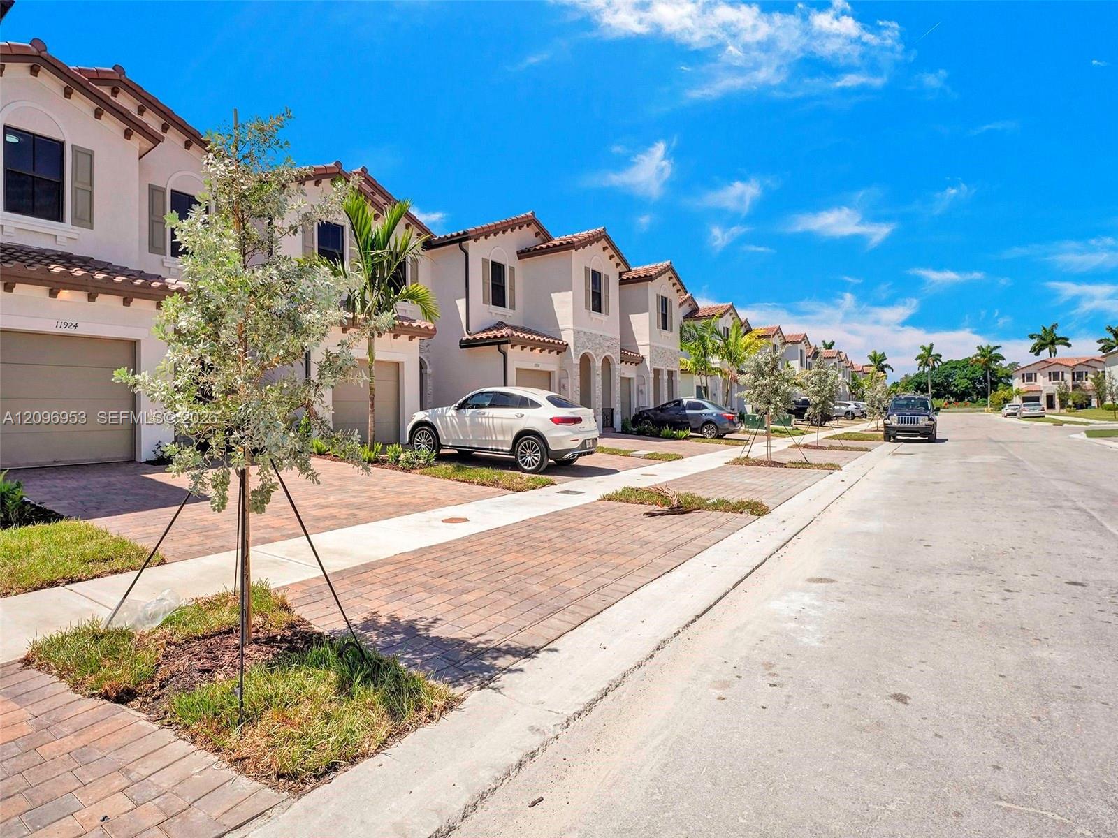 11924 SW 247th Ter, Miami FL 33032 photo 2