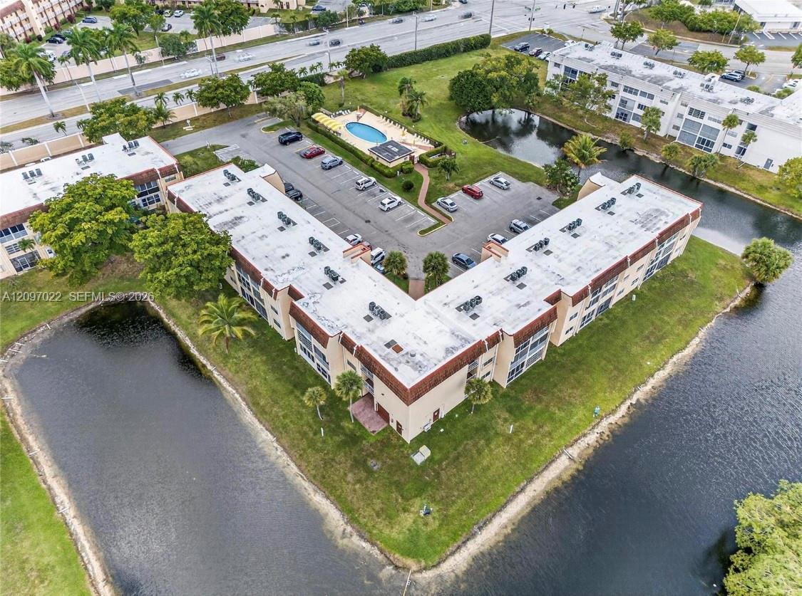 2900 W Sunrise Lakes Dr # 304, Sunrise FL 33322 photo 2