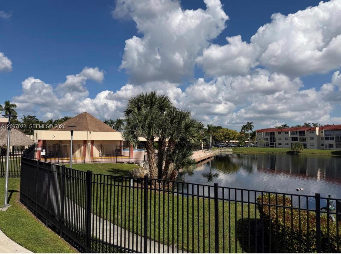 2900 W Sunrise Lakes Dr # 304, Sunrise FL 33322 photo 4