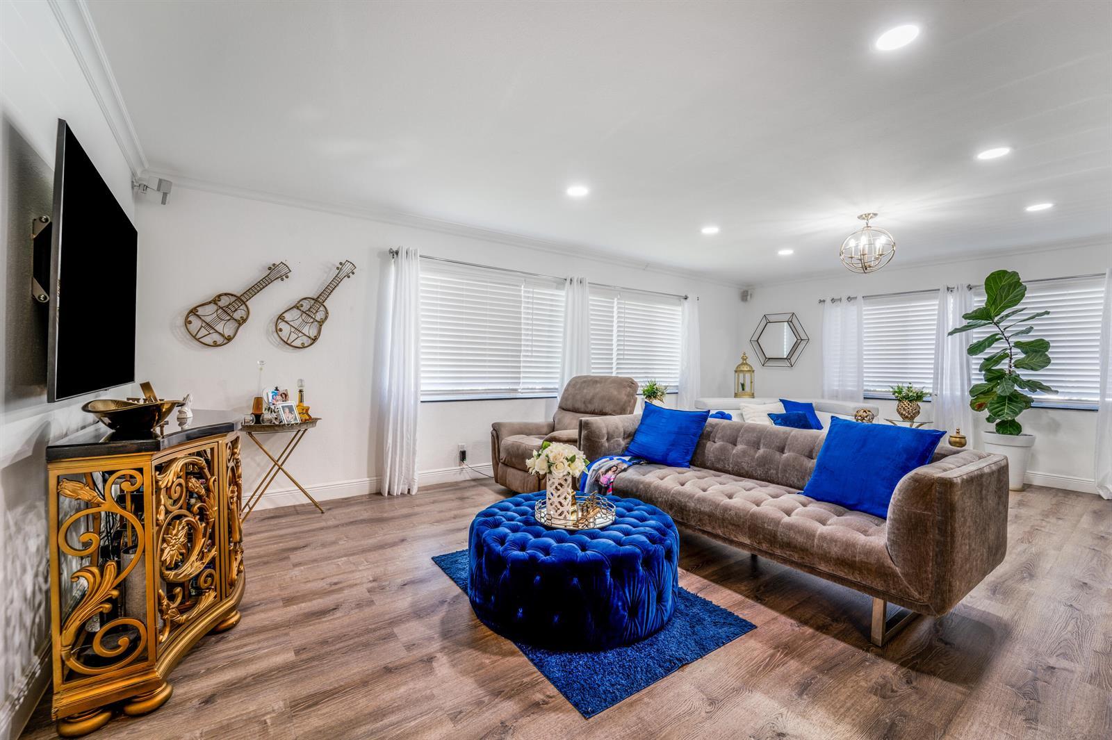 1040 Crystal Lake Drive Unit 3, Pompano Beach FL 33064