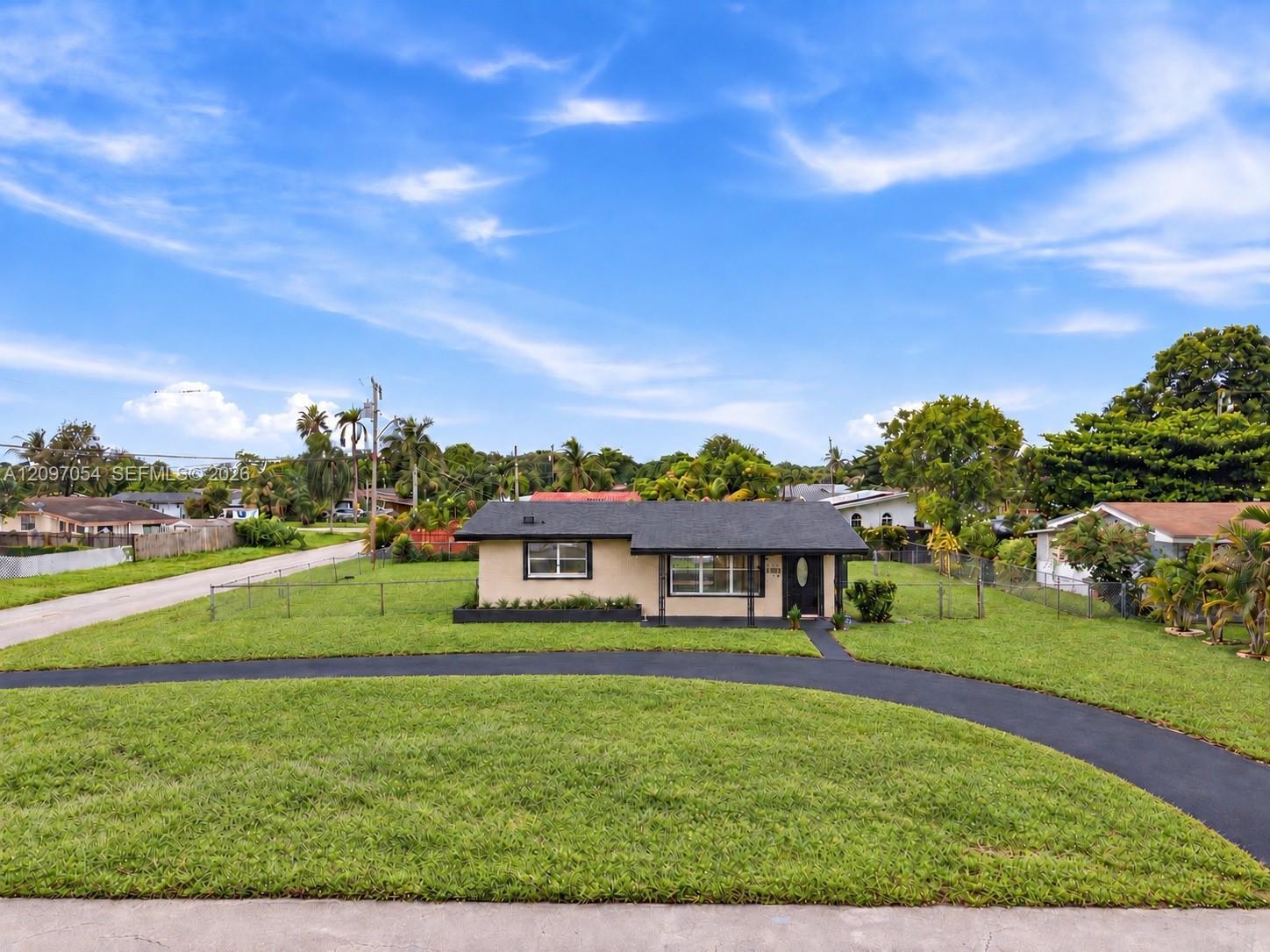 2724 Acapulco Dr, Miramar FL 33023 photo 2