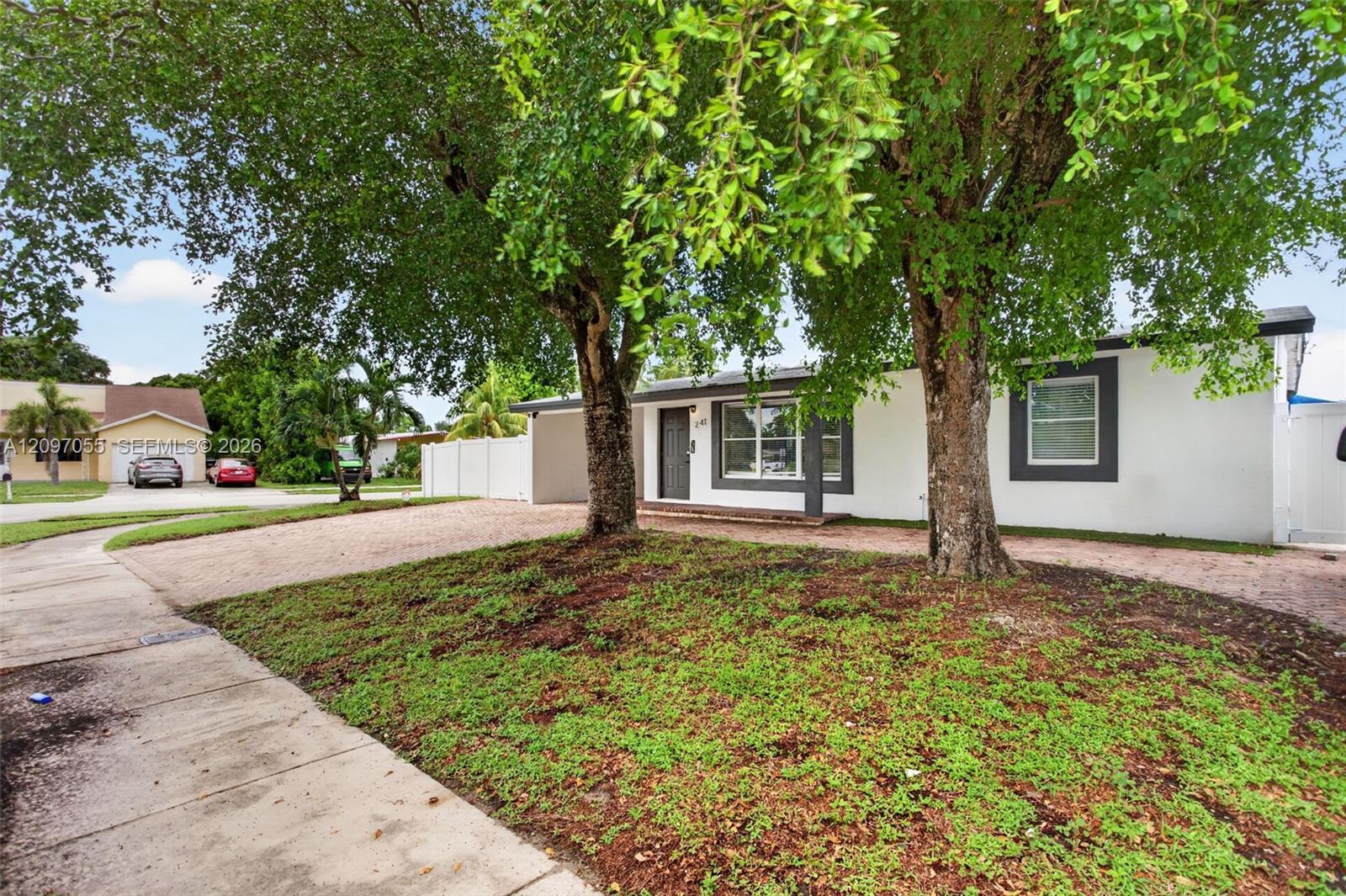 241 NE 45th St, Deerfield Beach FL 33064 photo 2