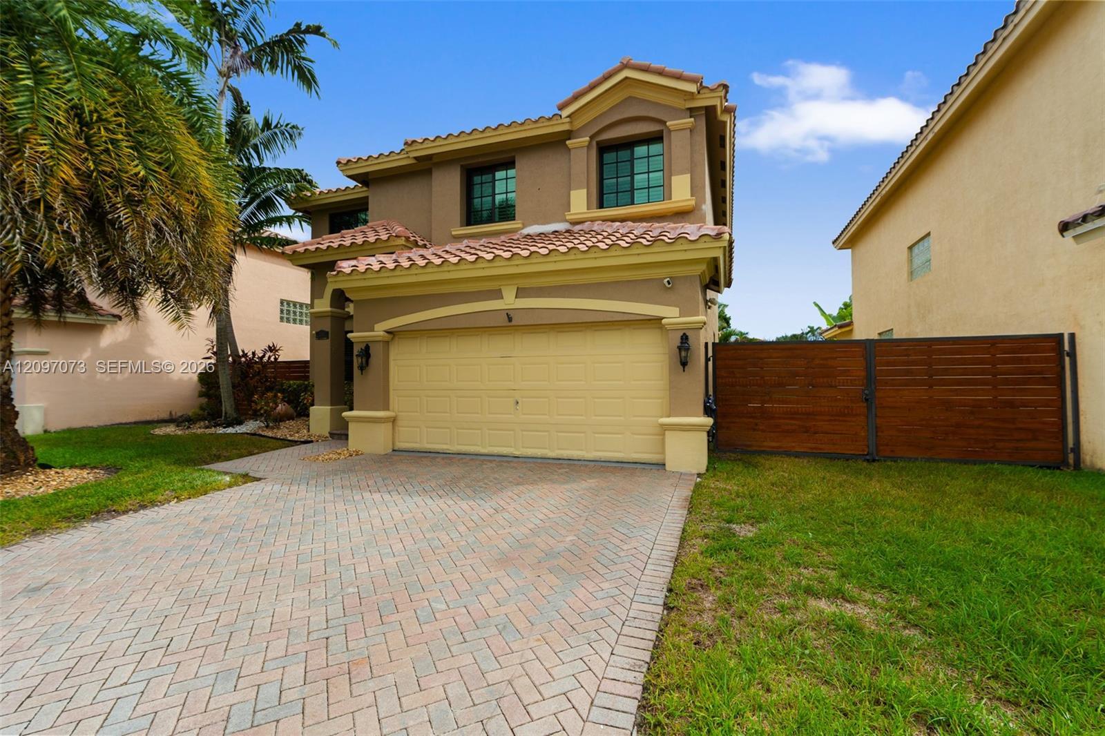 2001 NW 99th Ter, Pembroke Pines FL 33024 photo 2