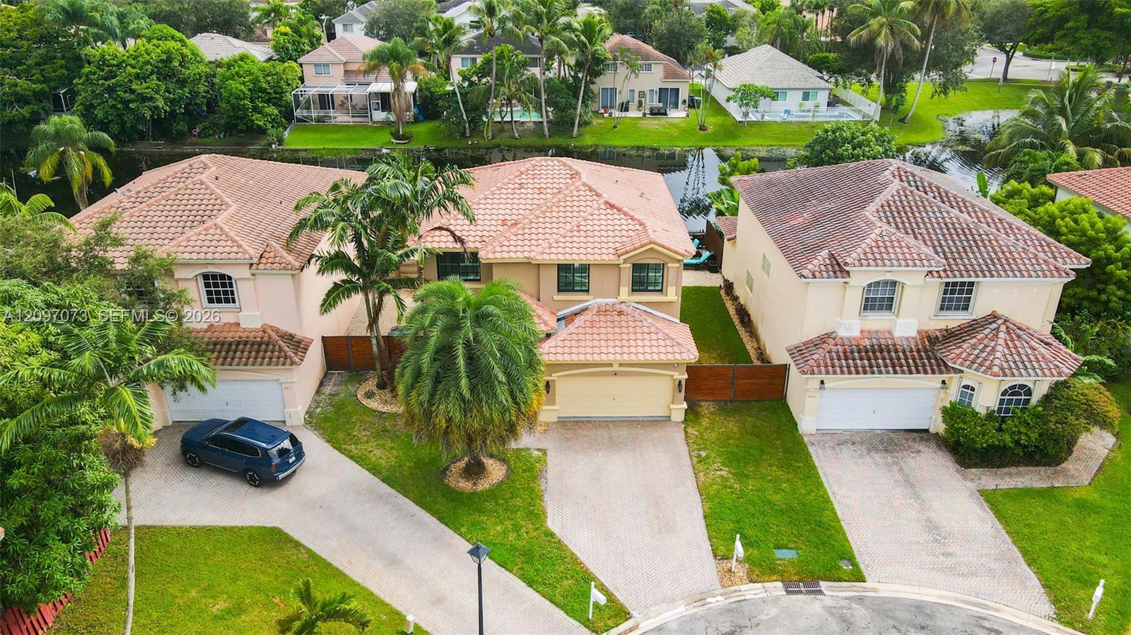 2001 NW 99th Ter, Pembroke Pines FL 33024 photo 4