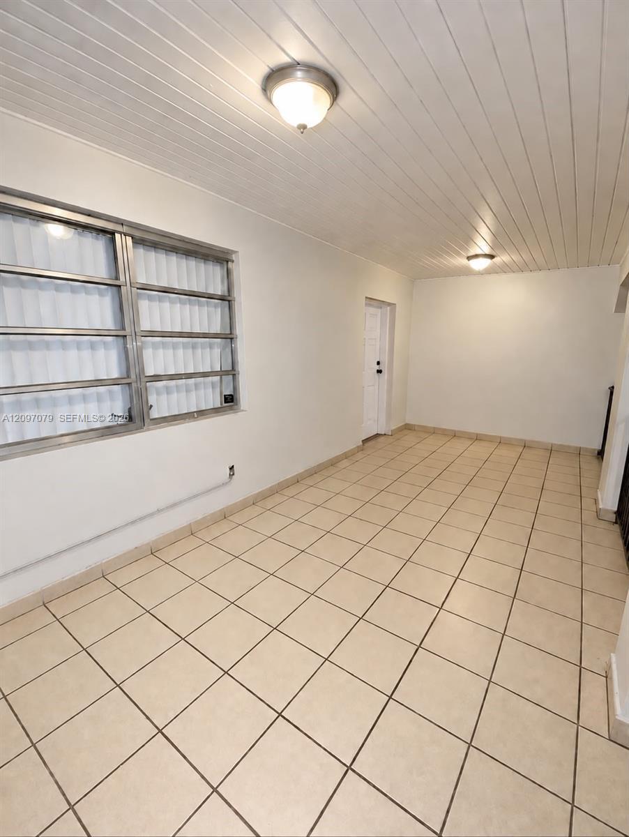 282 E 19th St, Hialeah FL 33010 photo 2