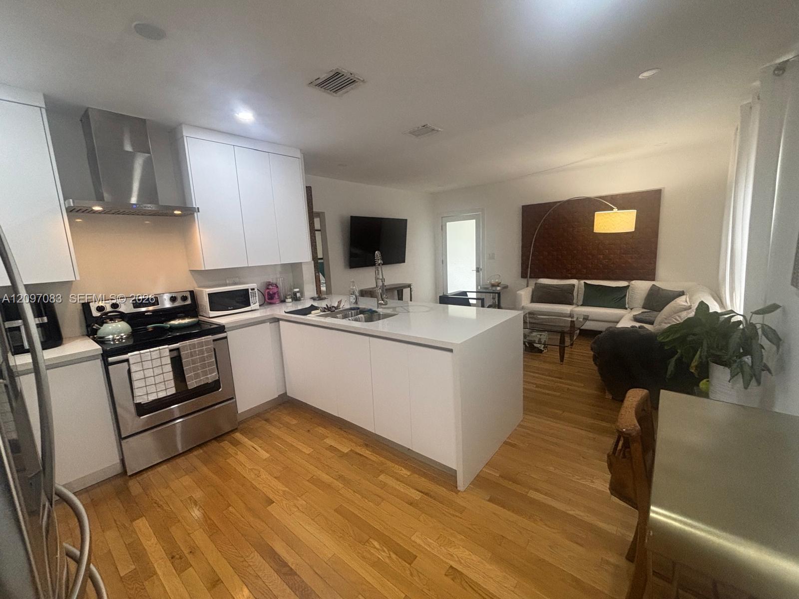 1091 NW 59th St, Miami FL 33127 photo 2