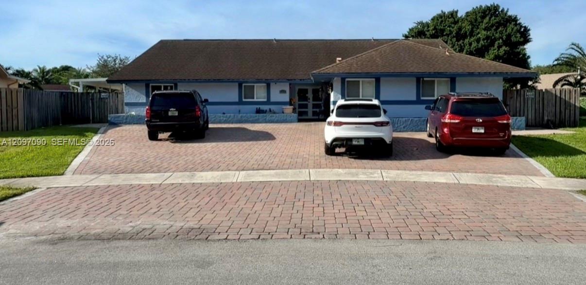 11810 NW 16th St, Pembroke Pines FL 33026