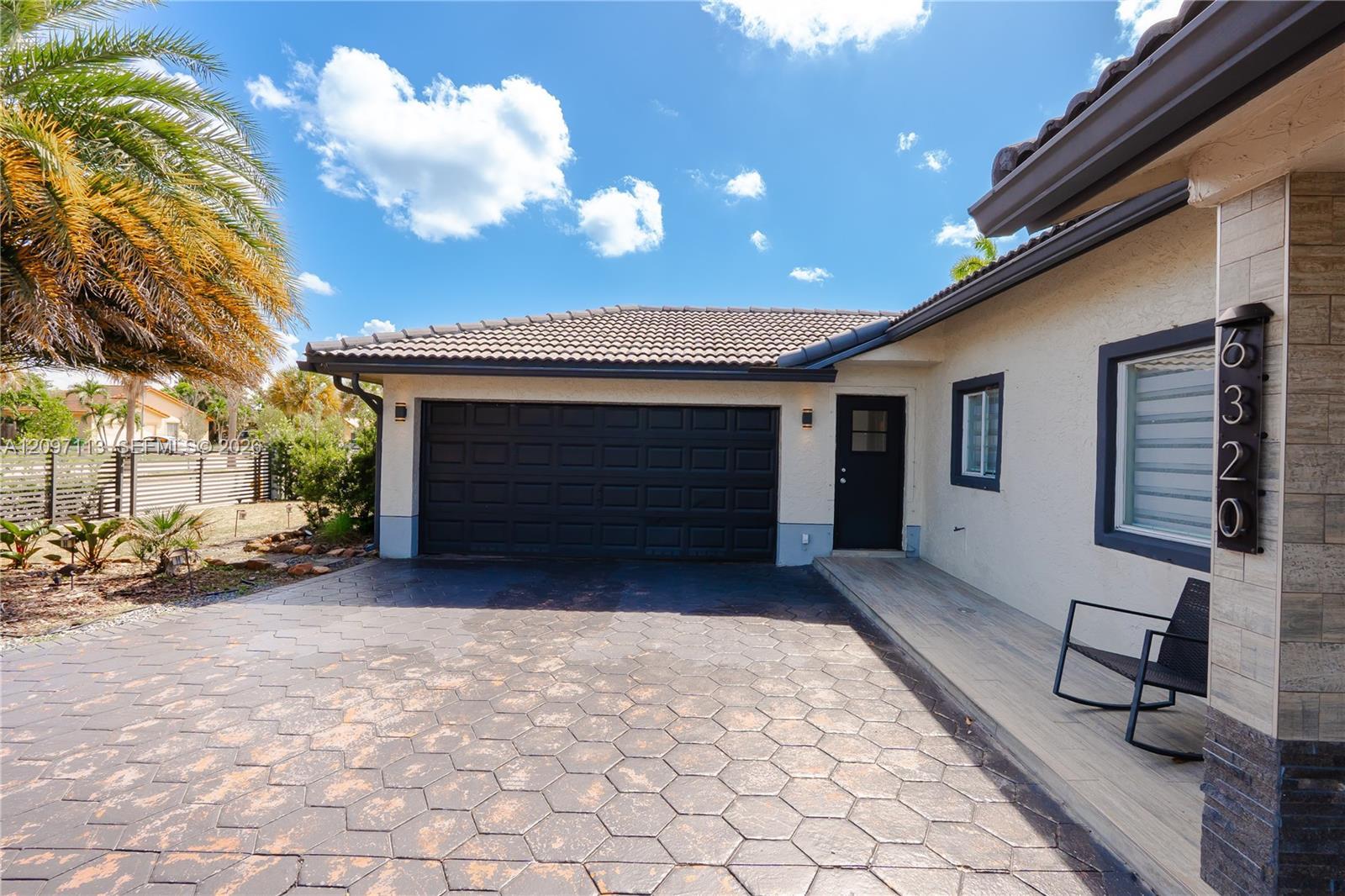 6320 NW 199th St, Hialeah FL 33015 photo 2