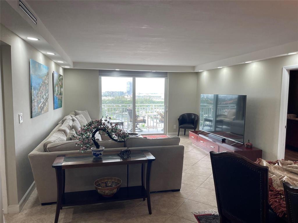 427 Golden Isles Drive # 14c, Hallandale Beach FL 33009 photo 2
