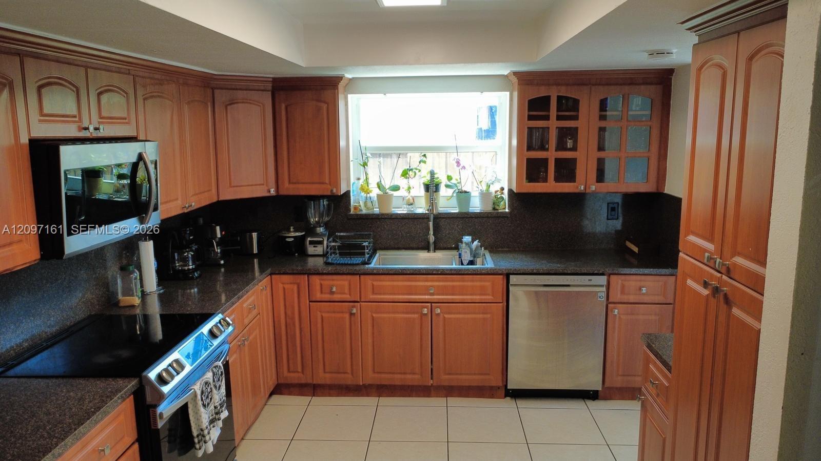 20042 W Lake Dr, Hialeah FL 33015 photo 4