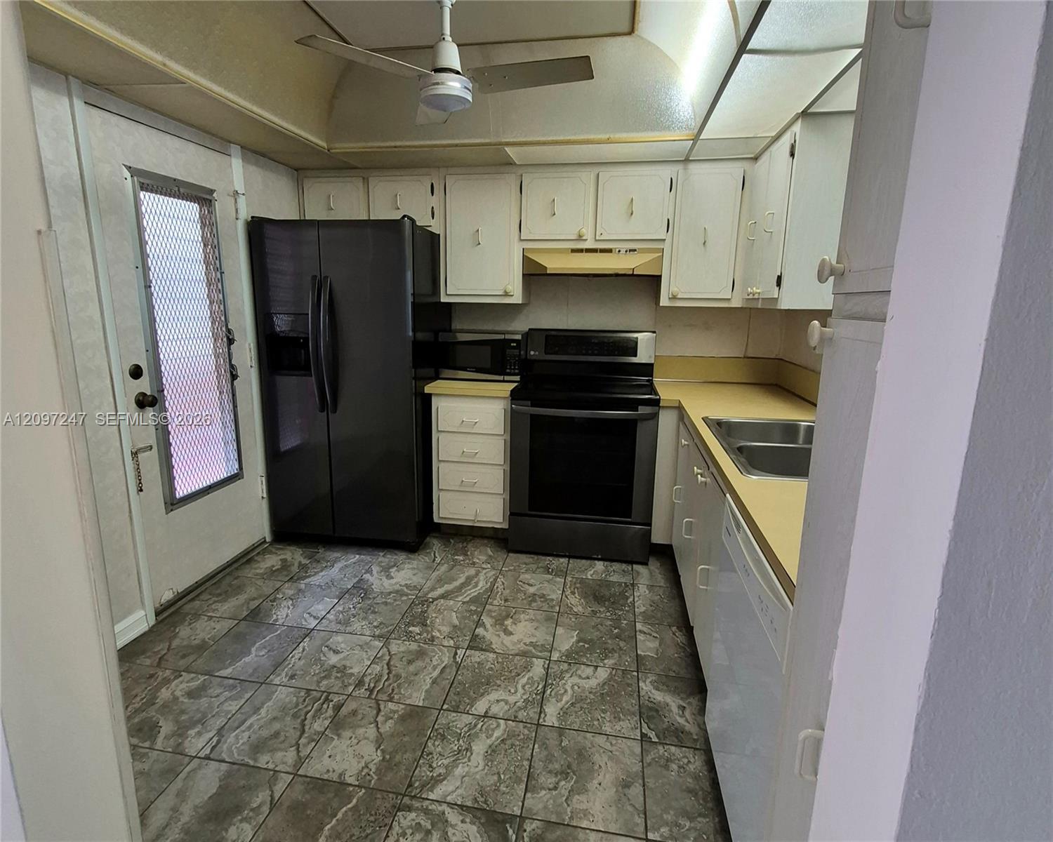 403 NW 68th Ave # 309, Plantation FL 33317 photo 2