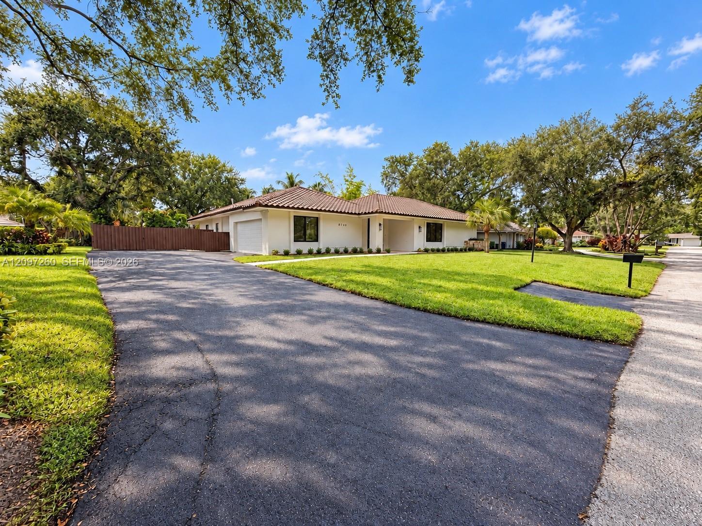 8240 SW 89th St, Miami FL 33156 photo 2