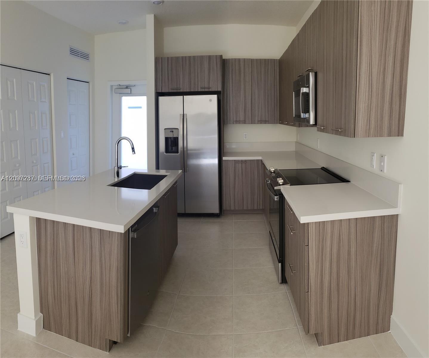8363 NW 41st St # 404, Doral FL 33166 photo 2