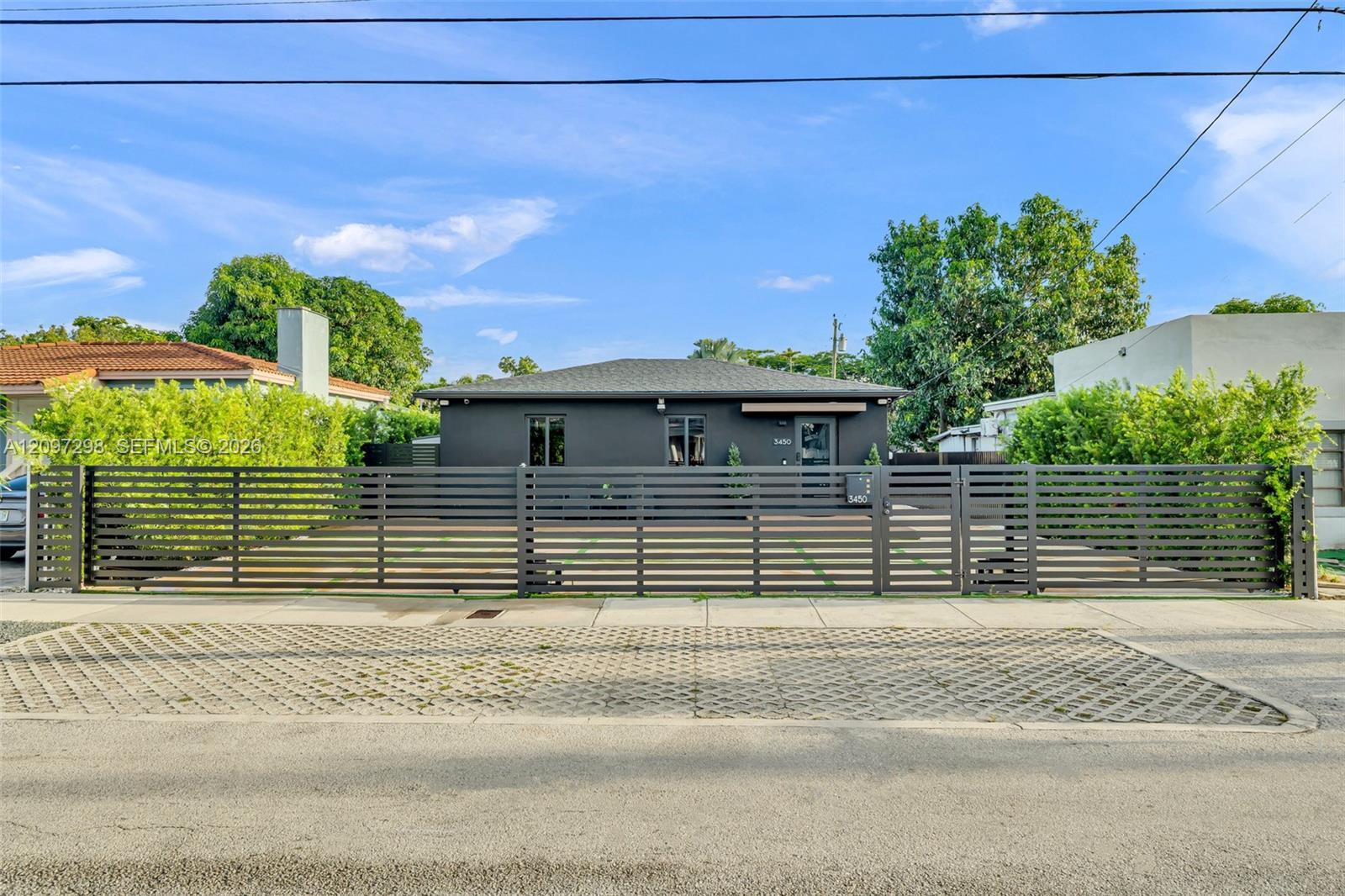 3450 NW 16th St, Miami FL 33125 photo 2