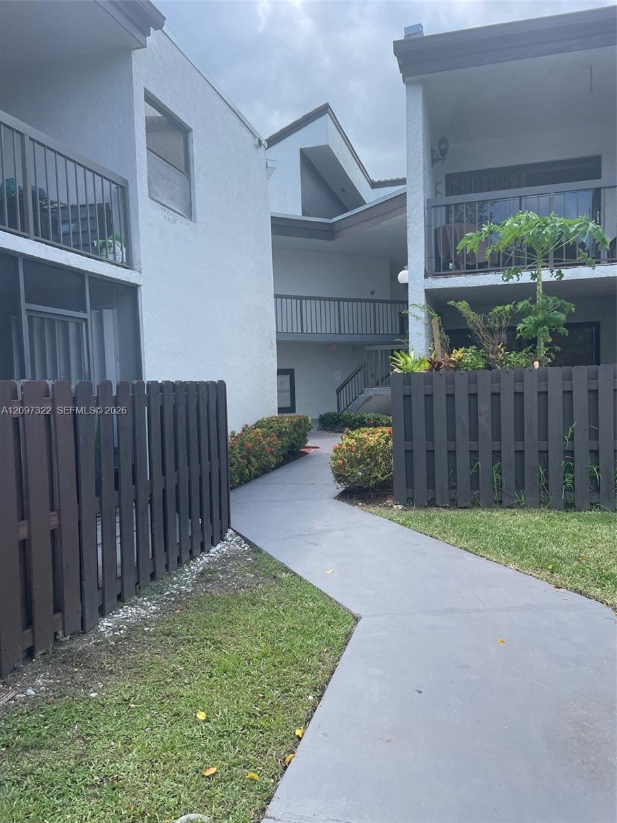 9421 Fontainebleau Blvd # 35, Miami FL 33172 photo 4