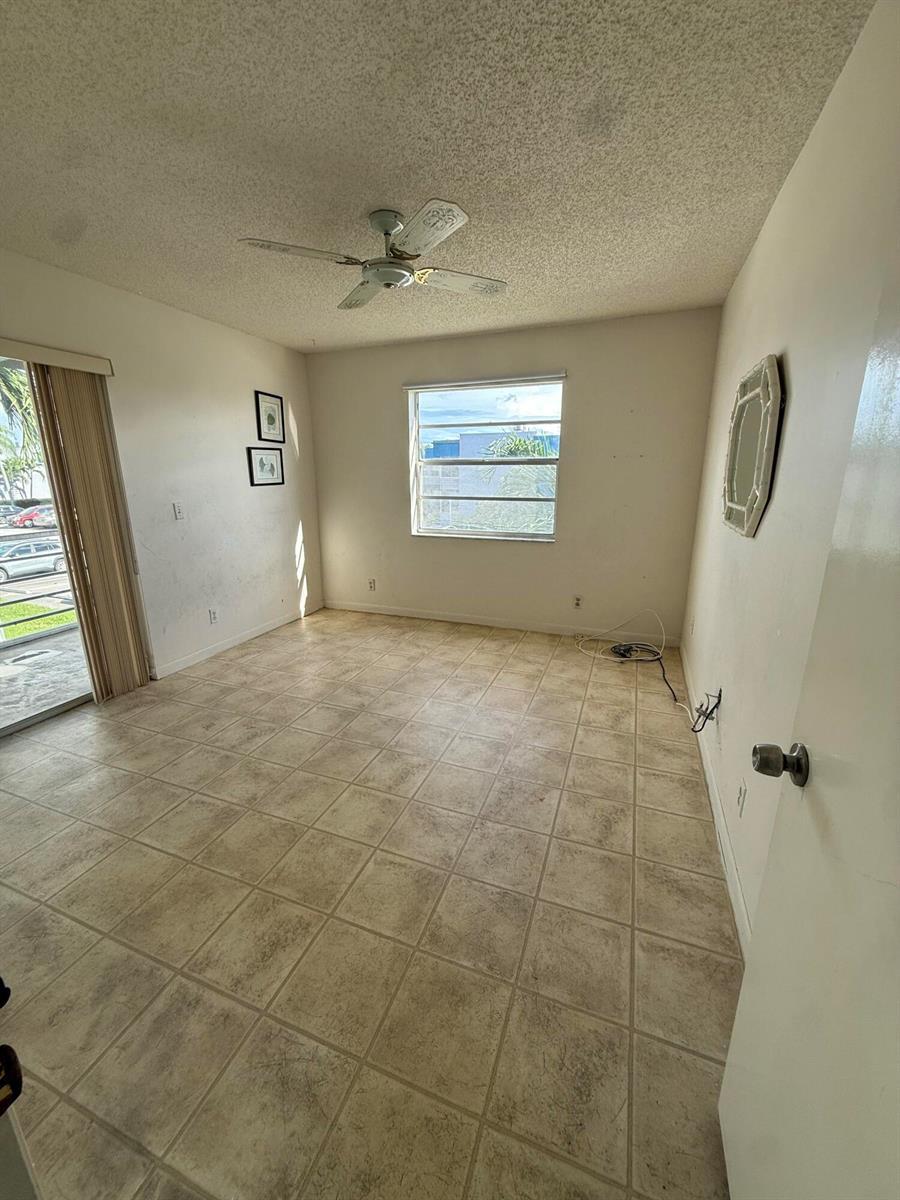 573 Flanders L, Delray Beach FL 33484 photo 3
