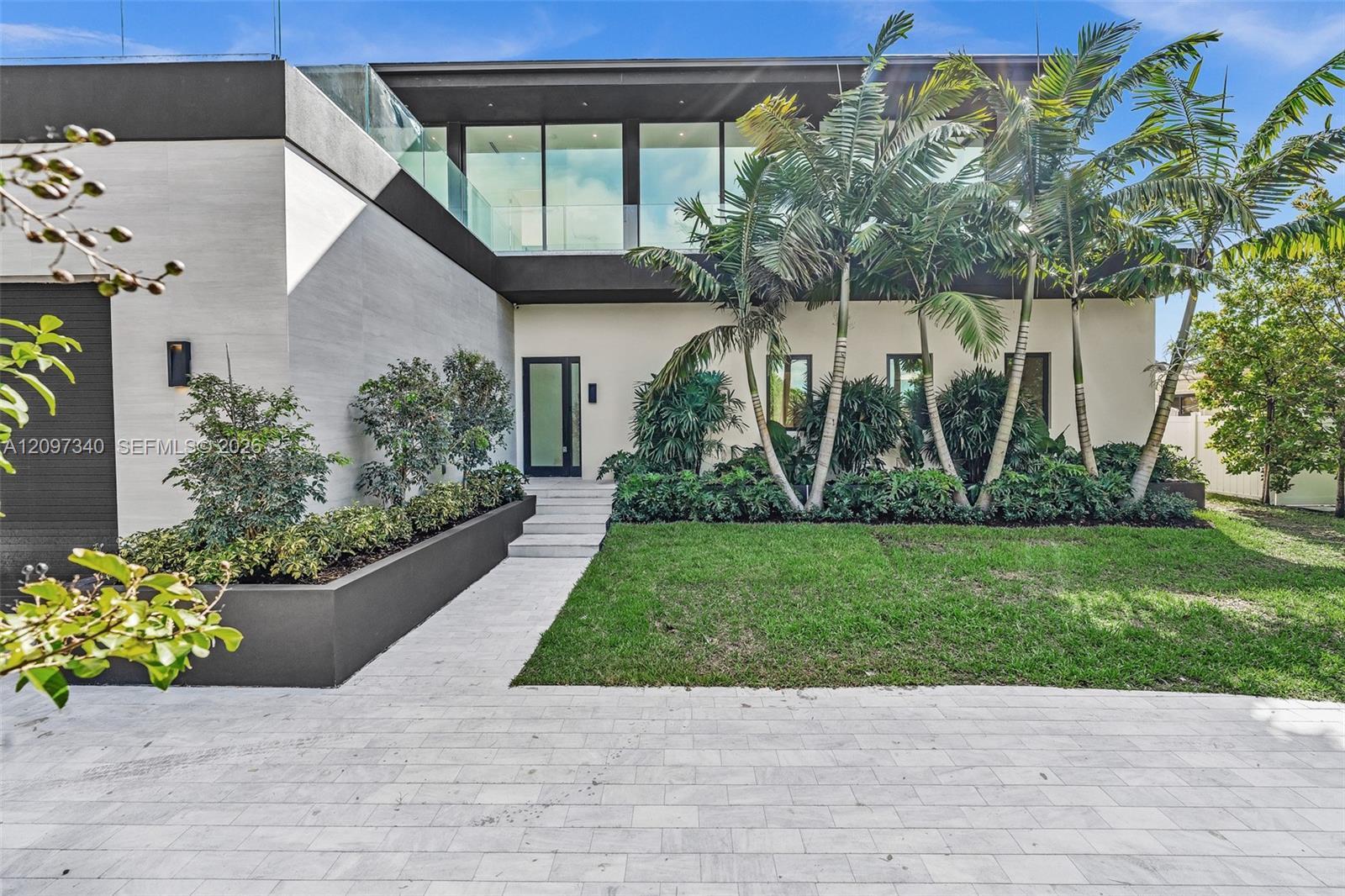 13045 Coronado Ter, North Miami FL 33181 photo 2