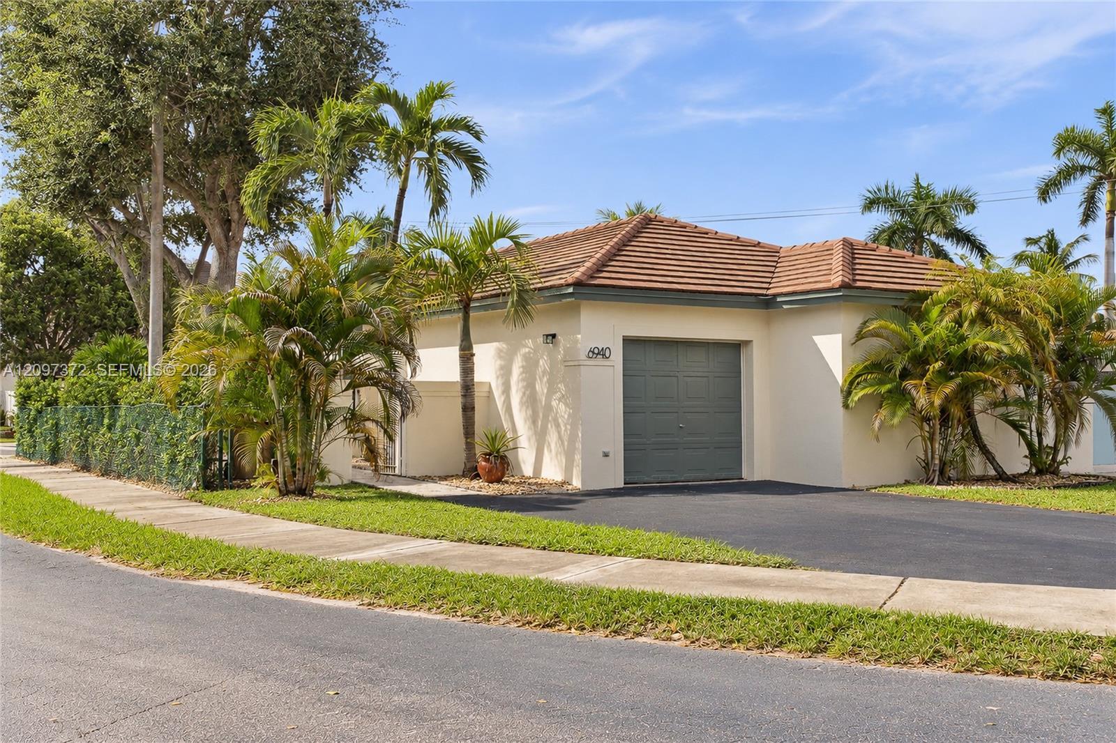 6940 SW 148th Ln, Davie FL 33331 photo 2