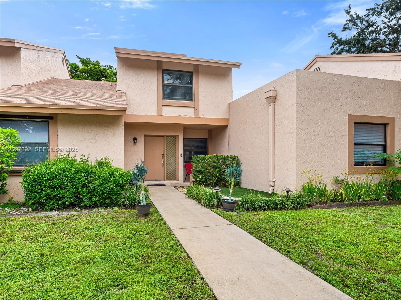 16 Chestnut Cir, Cooper City FL 33026 photo 2
