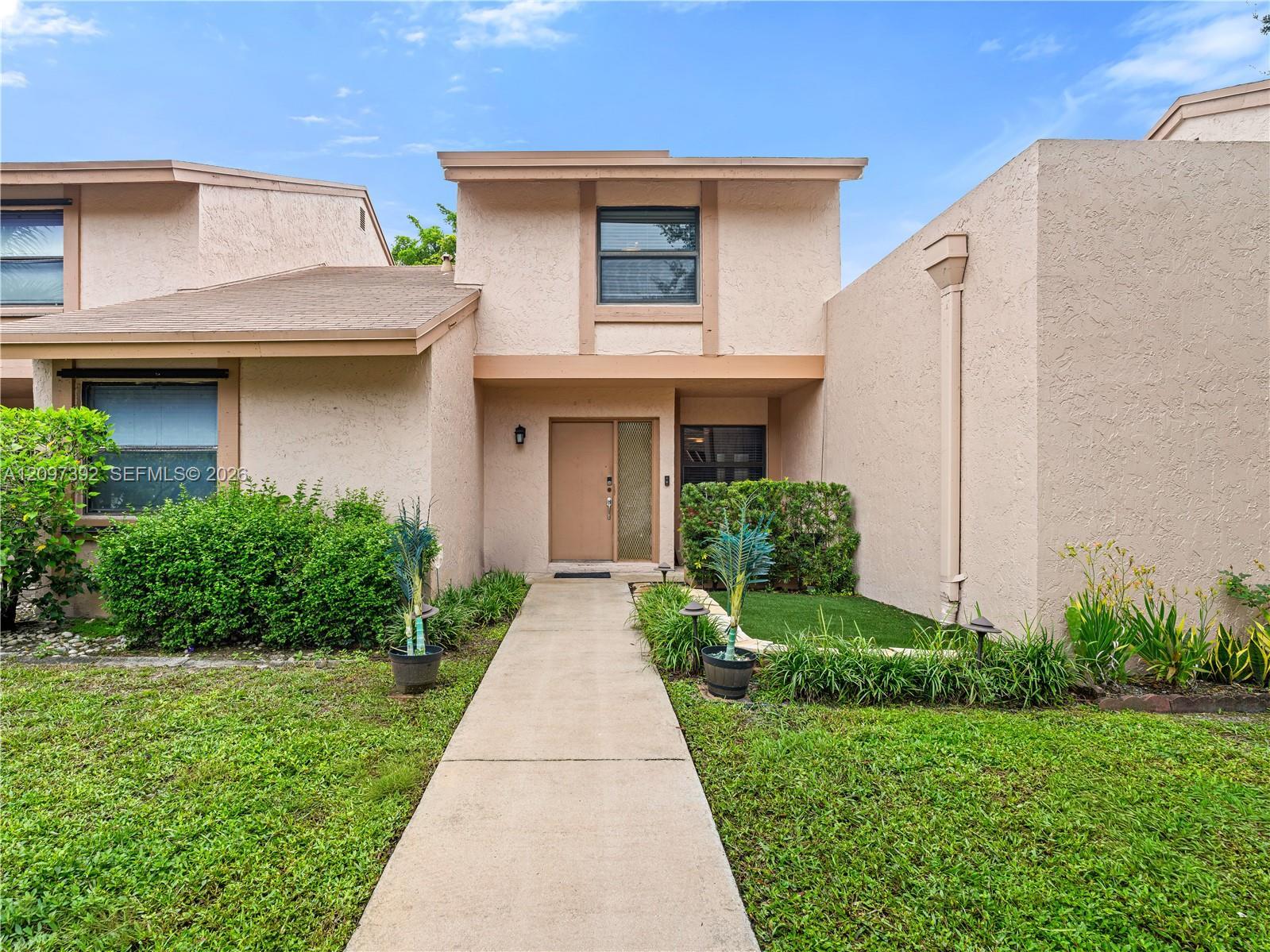 16 Chestnut Cir, Cooper City FL 33026