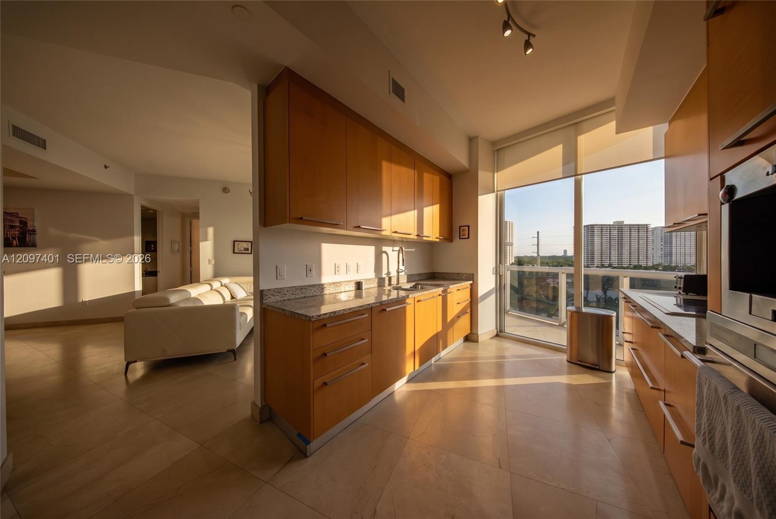 15901 Collins Ave # 405, Sunny Isles Beach FL 33160