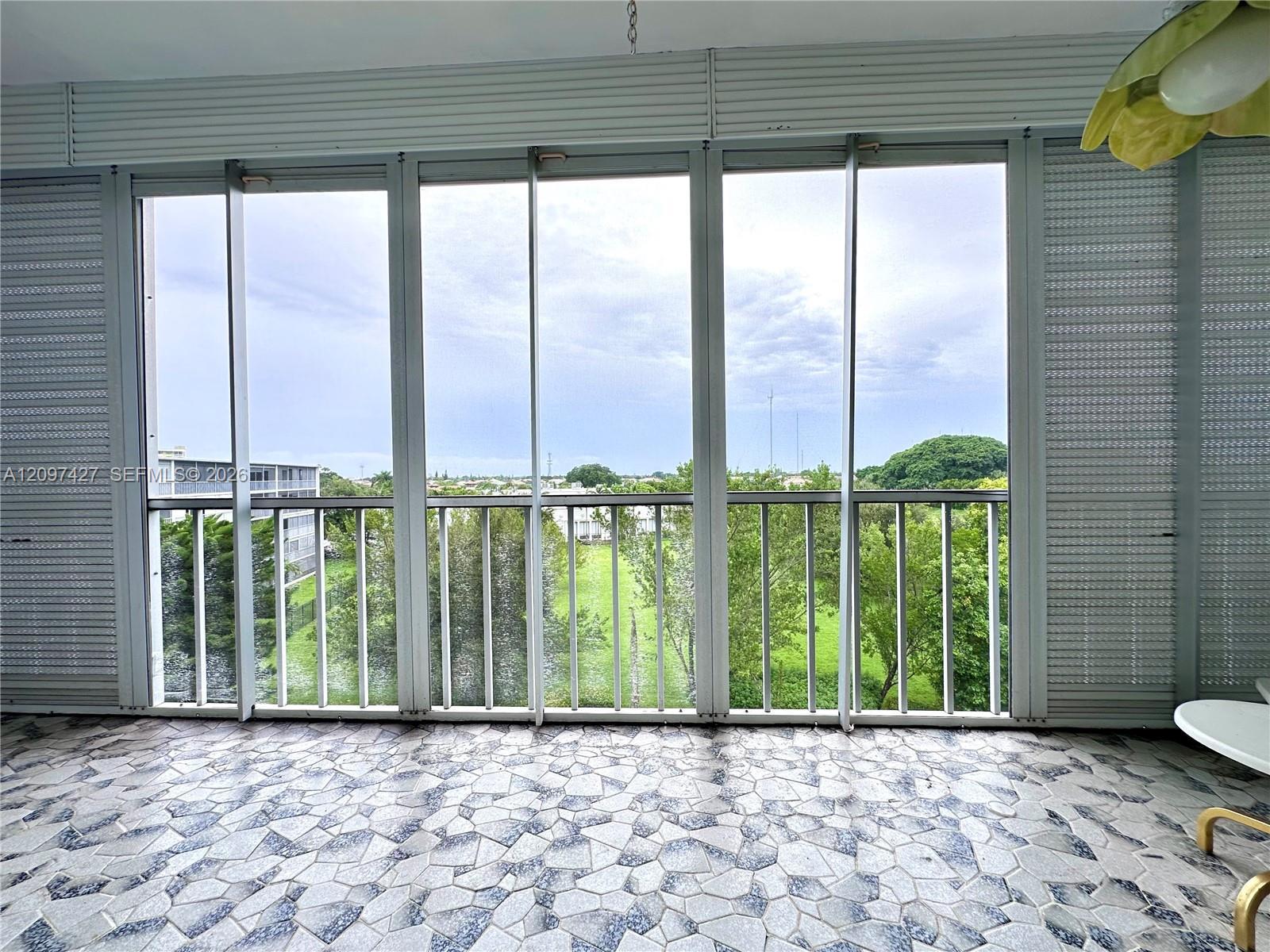 950 Hillcrest Dr # 511, Hollywood FL 33021 photo 2