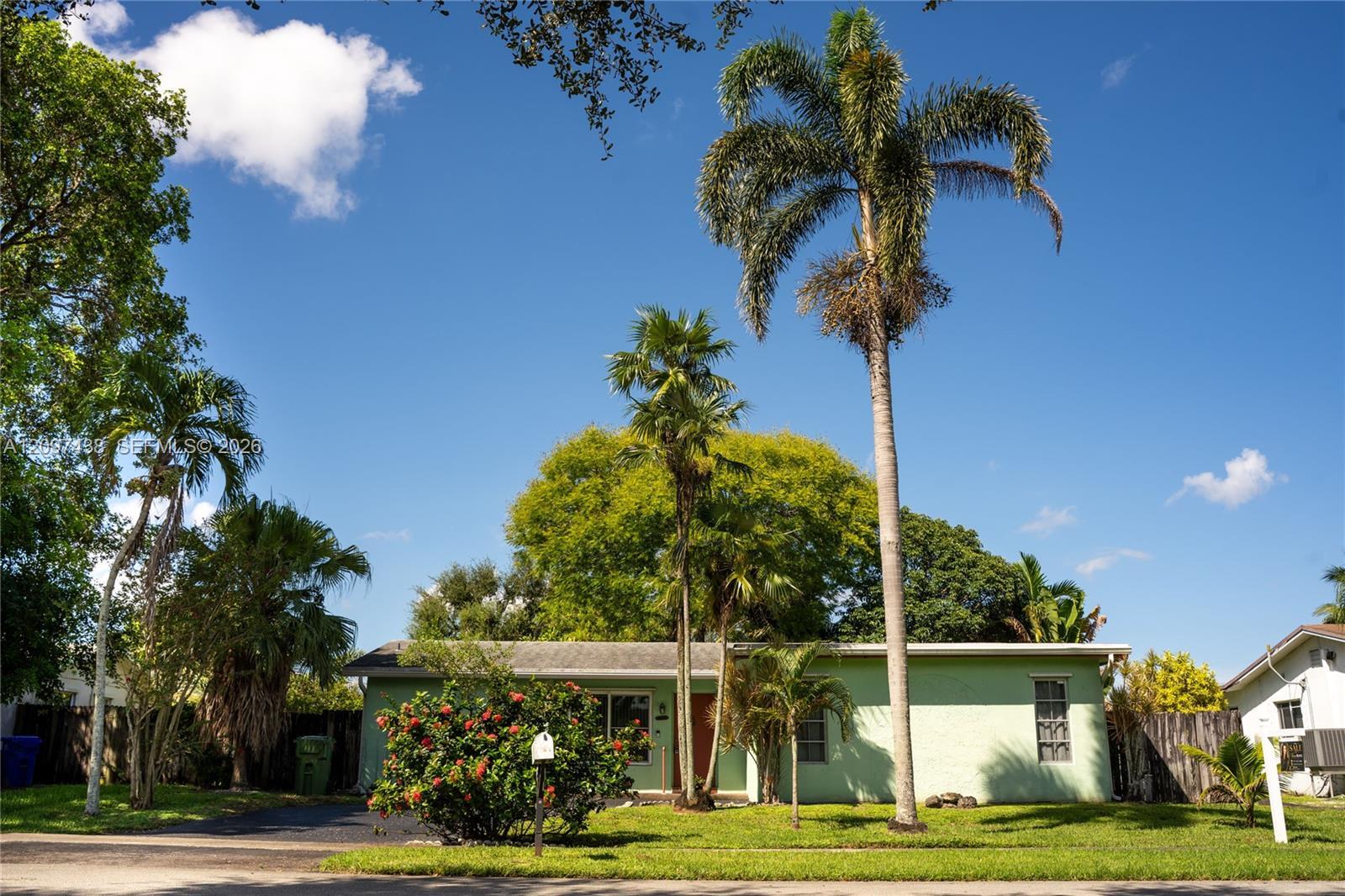 1010 NW 93rd Ter, Pembroke Pines FL 33024 photo 2