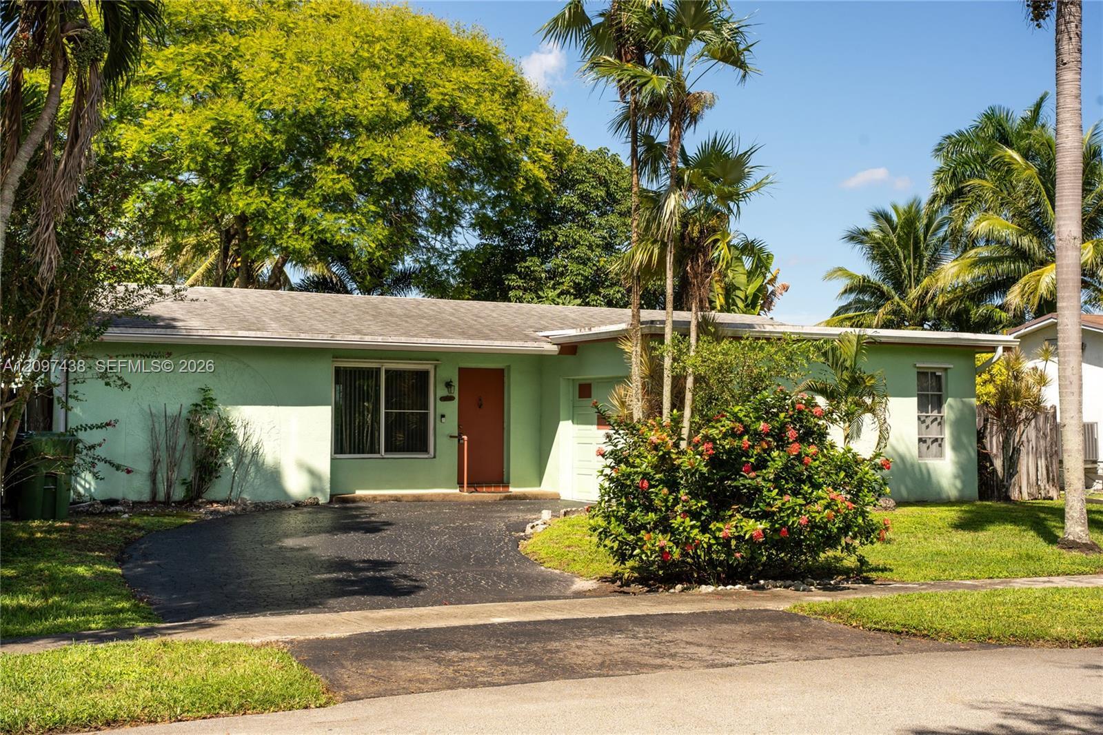 1010 NW 93rd Ter, Pembroke Pines FL 33024 photo 3