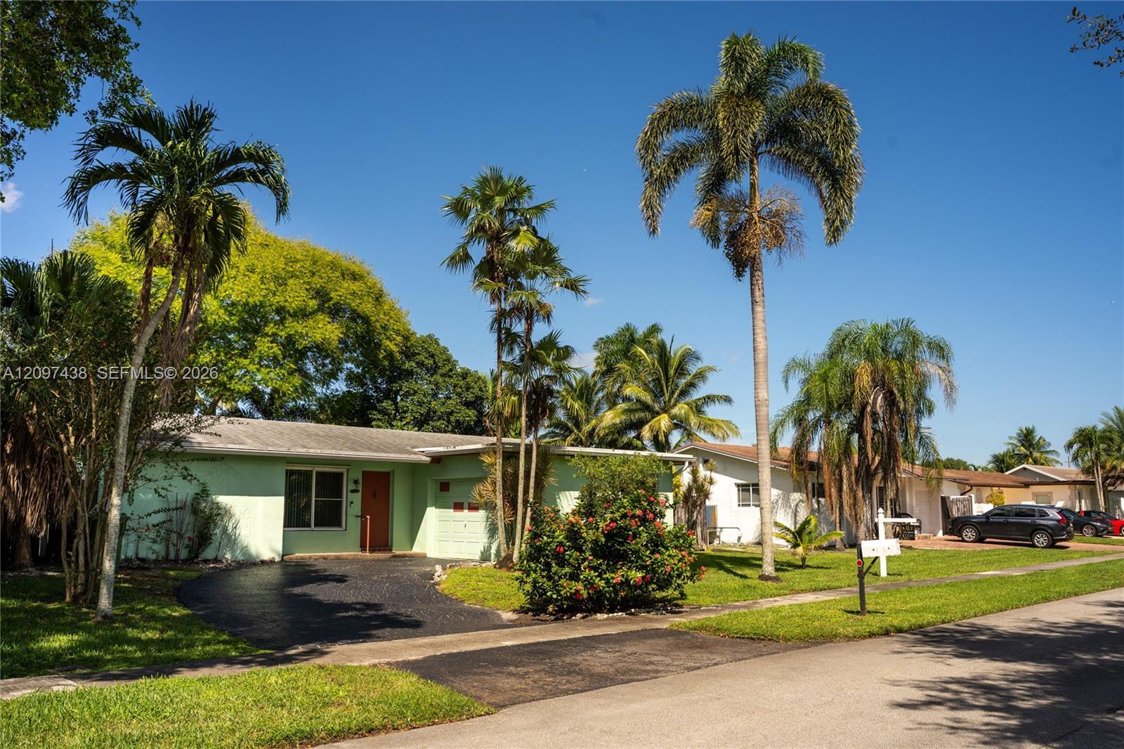 1010 NW 93rd Ter, Pembroke Pines FL 33024 photo 5