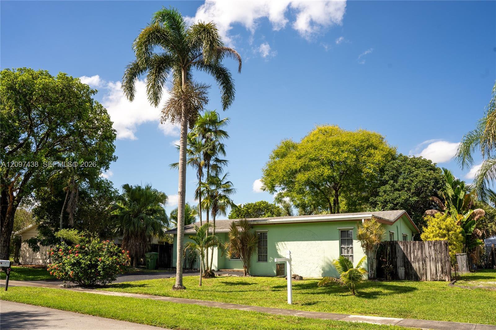 1010 NW 93rd Ter, Pembroke Pines FL 33024 photo 4