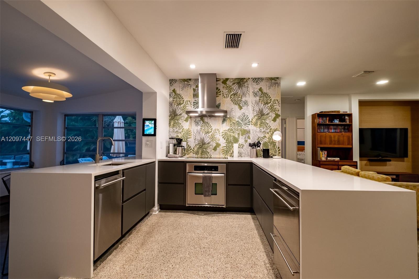 401 NW 28th Ct, Wilton Manors FL 33311 photo 2