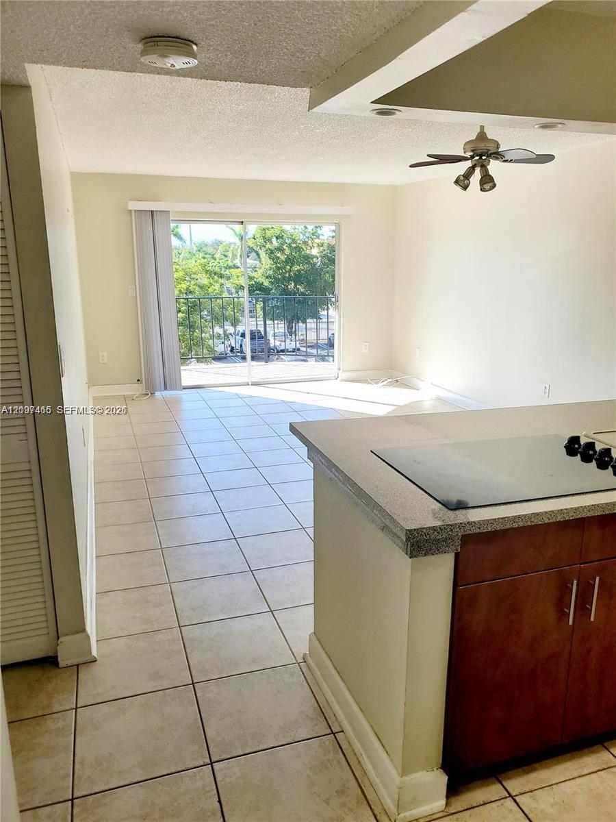 5199 NW 7th St # 302, Miami FL 33126 photo 4