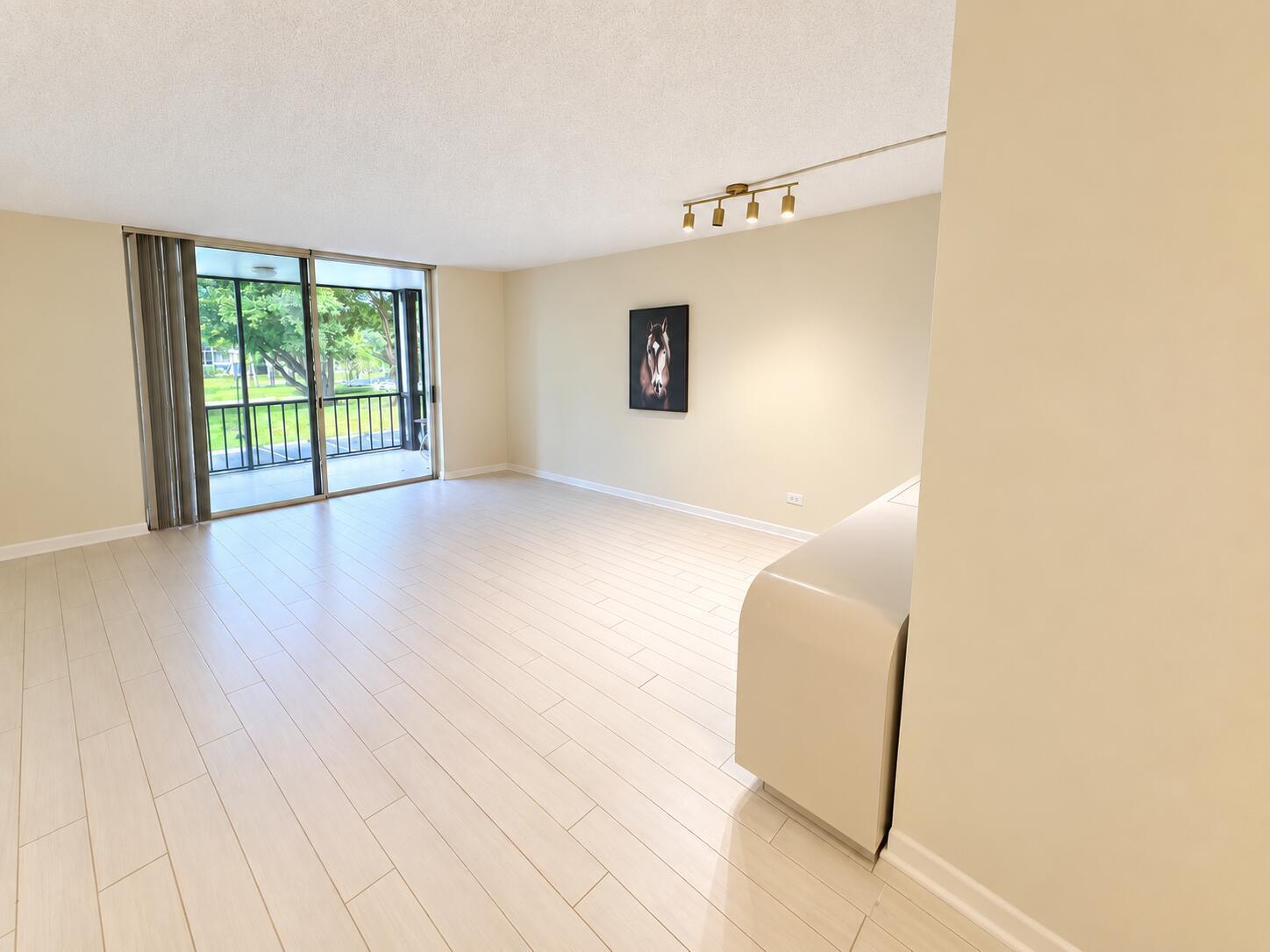 3660 INVERRARY Drive # 2F, Lauderhill FL 33319