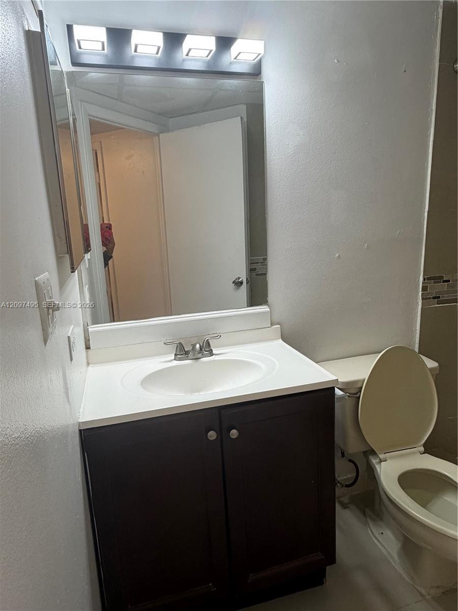 8290 Lake Dr # 224, Doral FL 33166 photo 4