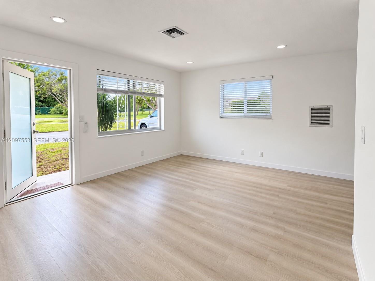 4570 NW 17th, Tamarac FL 33309 photo 4