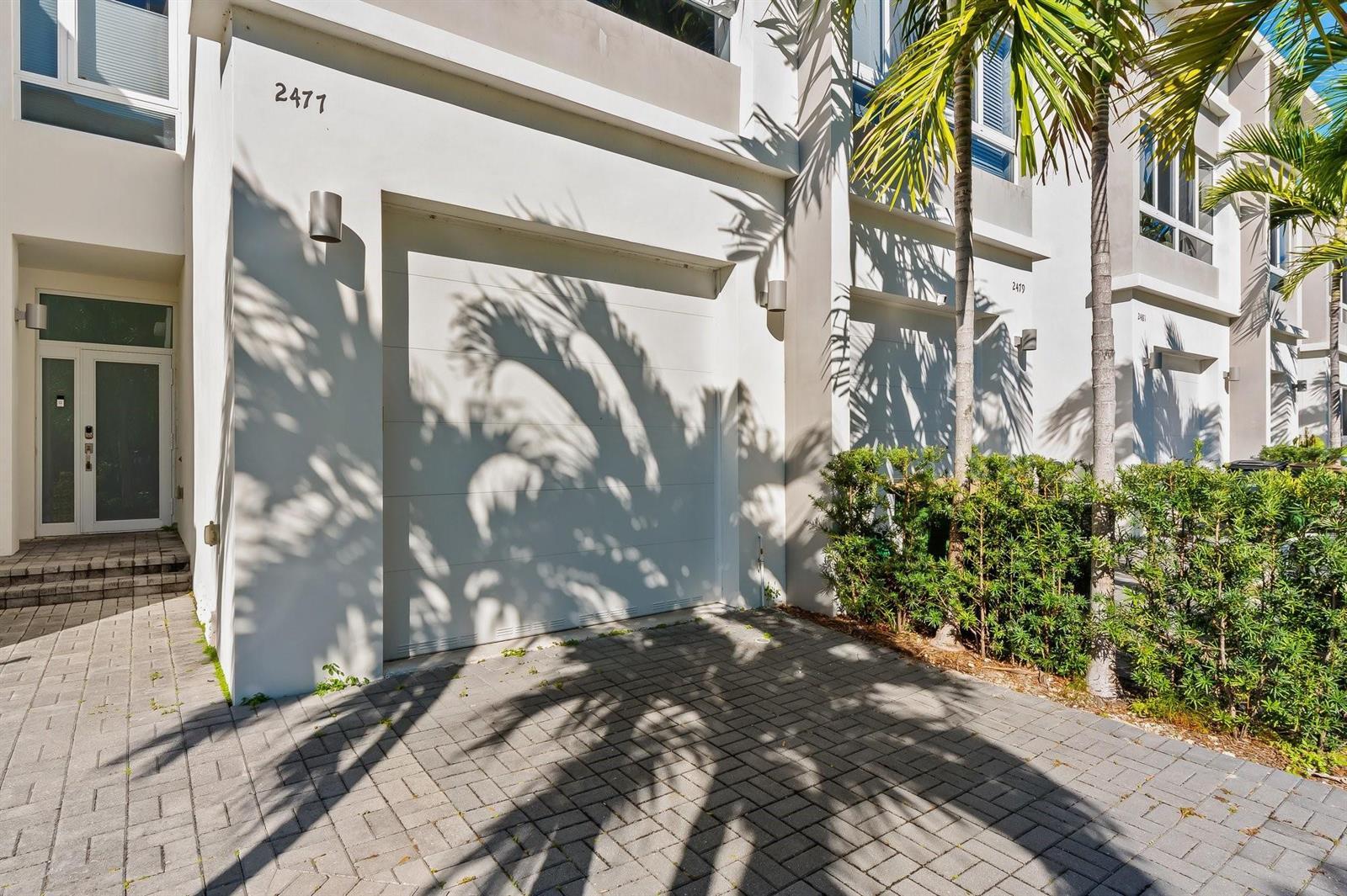 2477 NE 135TH Street, North Miami FL 33181 photo 2
