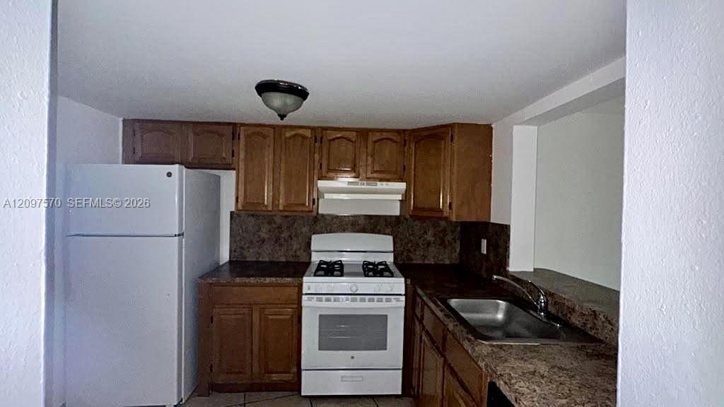 18111 NW 68th Ave # H205, Hialeah FL 33015 photo 3