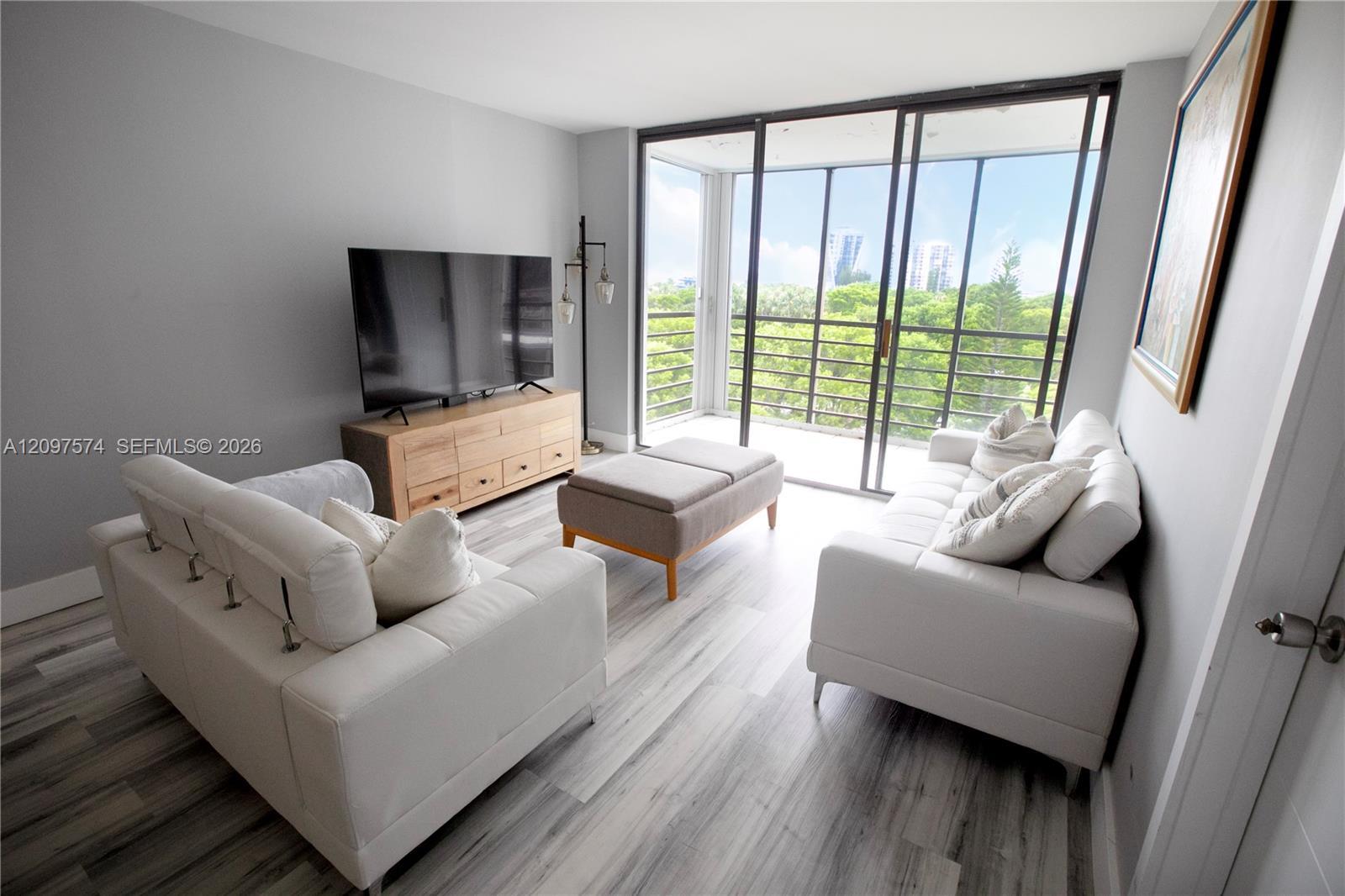 20500 W Country Club Dr # 714, Aventura FL 33180 photo 3
